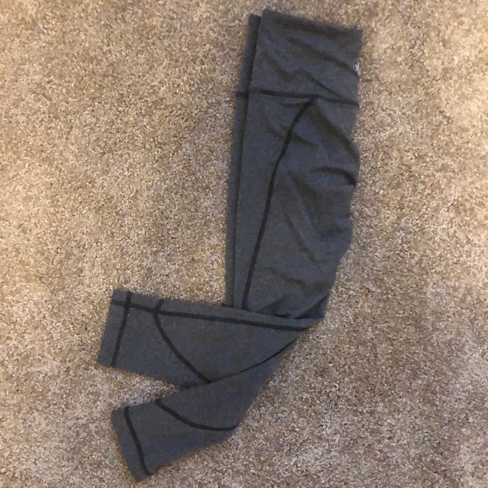 Athleta Salutation crop leggings